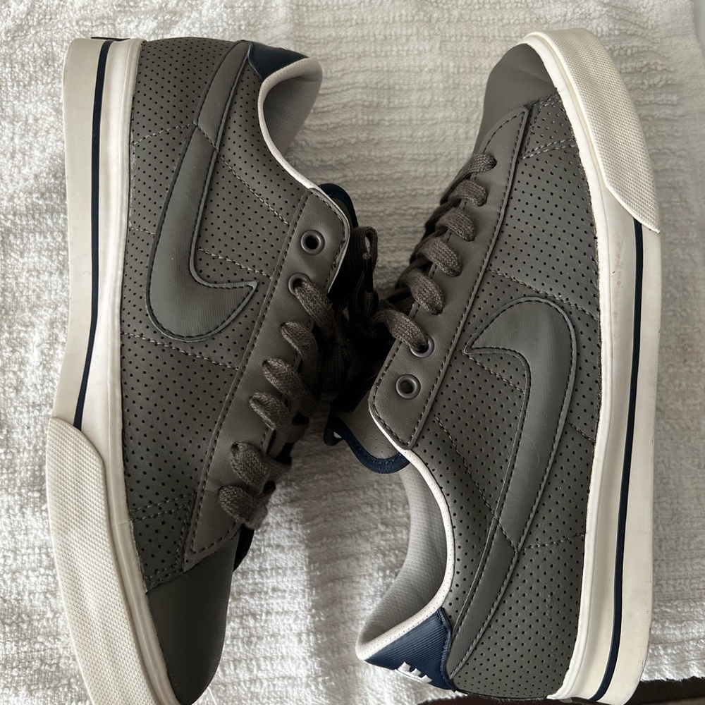 Nike Men's Dark Gray and White Sneakers - Picture 3 of 4